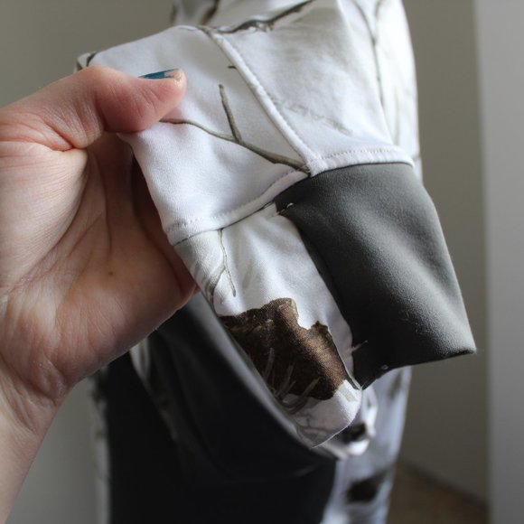 Realtree Men's 1/3 Zip Shirt - White / Medium - Picture 7 of 11